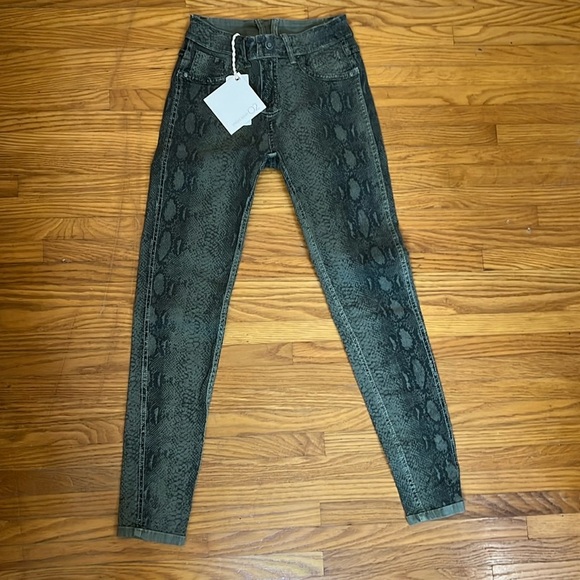 Q2 Unique Denim Green Skinny Reversible Jeans with Snake Print - Picture 2 of 9